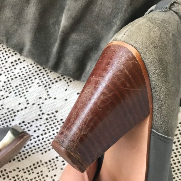 1980s KINNEY Gray Leather High Heeled Boots - Boho Boots - Wood Stacked Heel - Picture 8 of 9